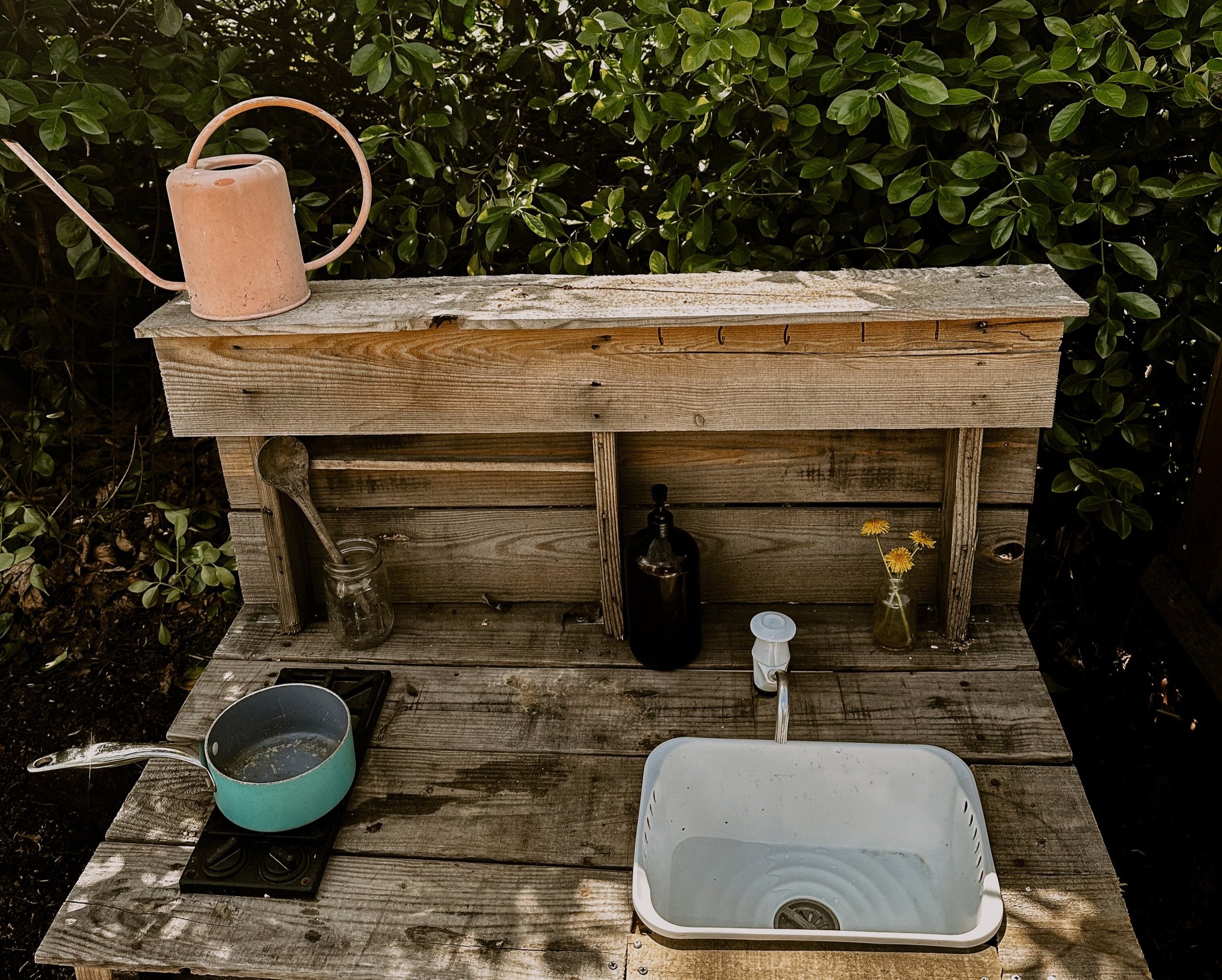 Mud kitchen with water pump clearance